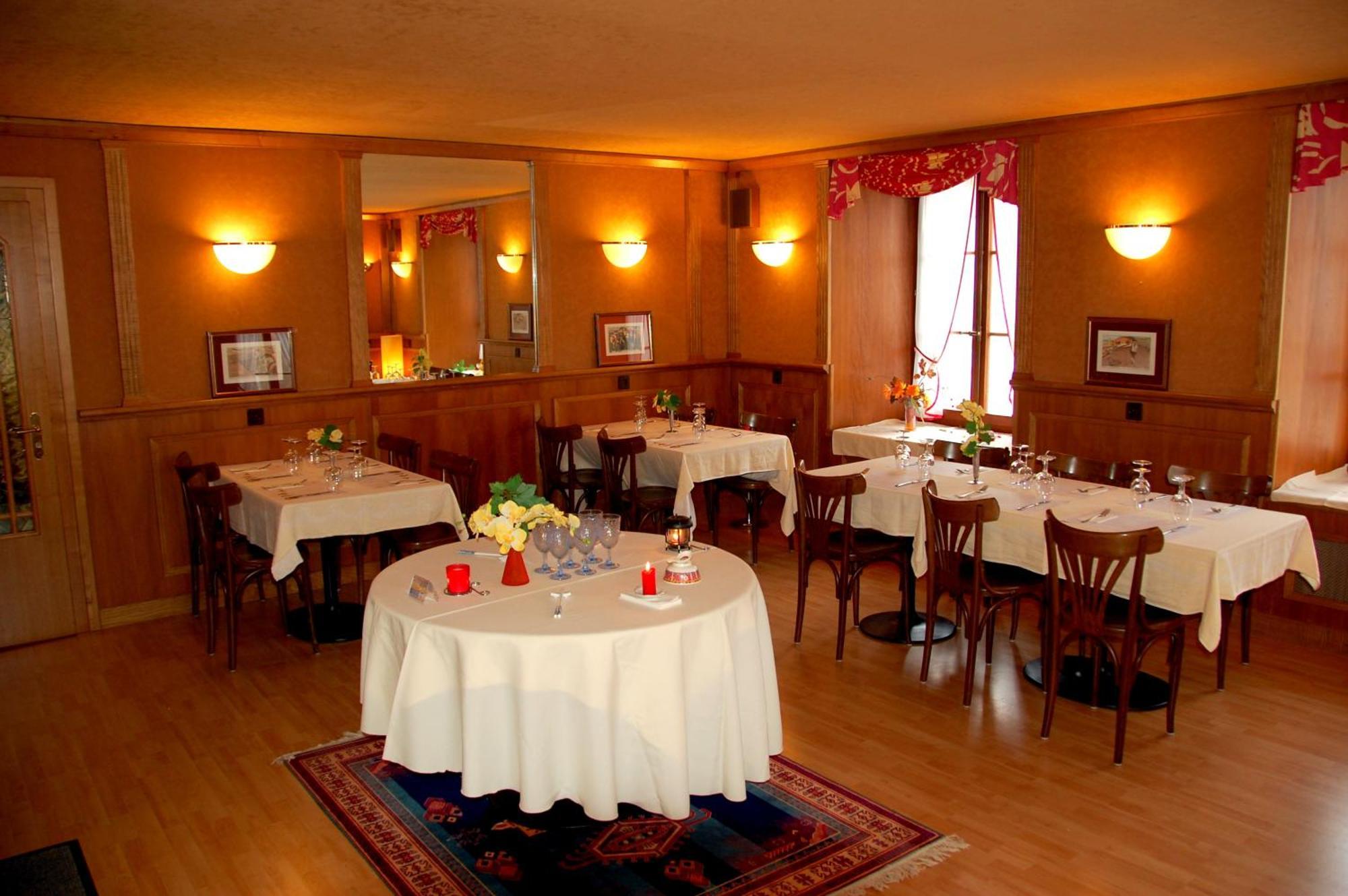 Hotel De L'Ours Vuiteboeuf Екстериор снимка
