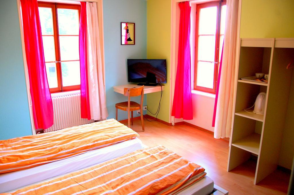 Hotel De L'Ours Vuiteboeuf Екстериор снимка