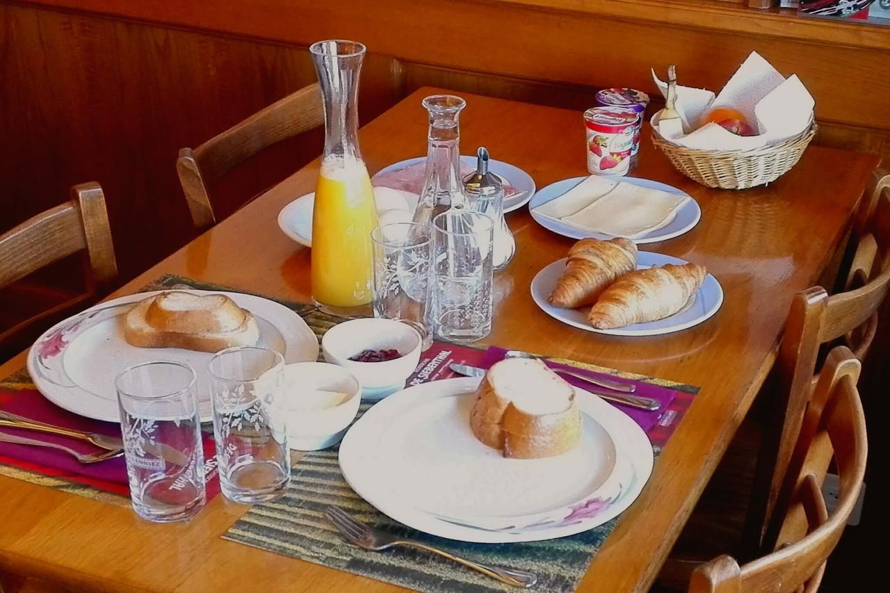 Hotel De L'Ours Vuiteboeuf Екстериор снимка