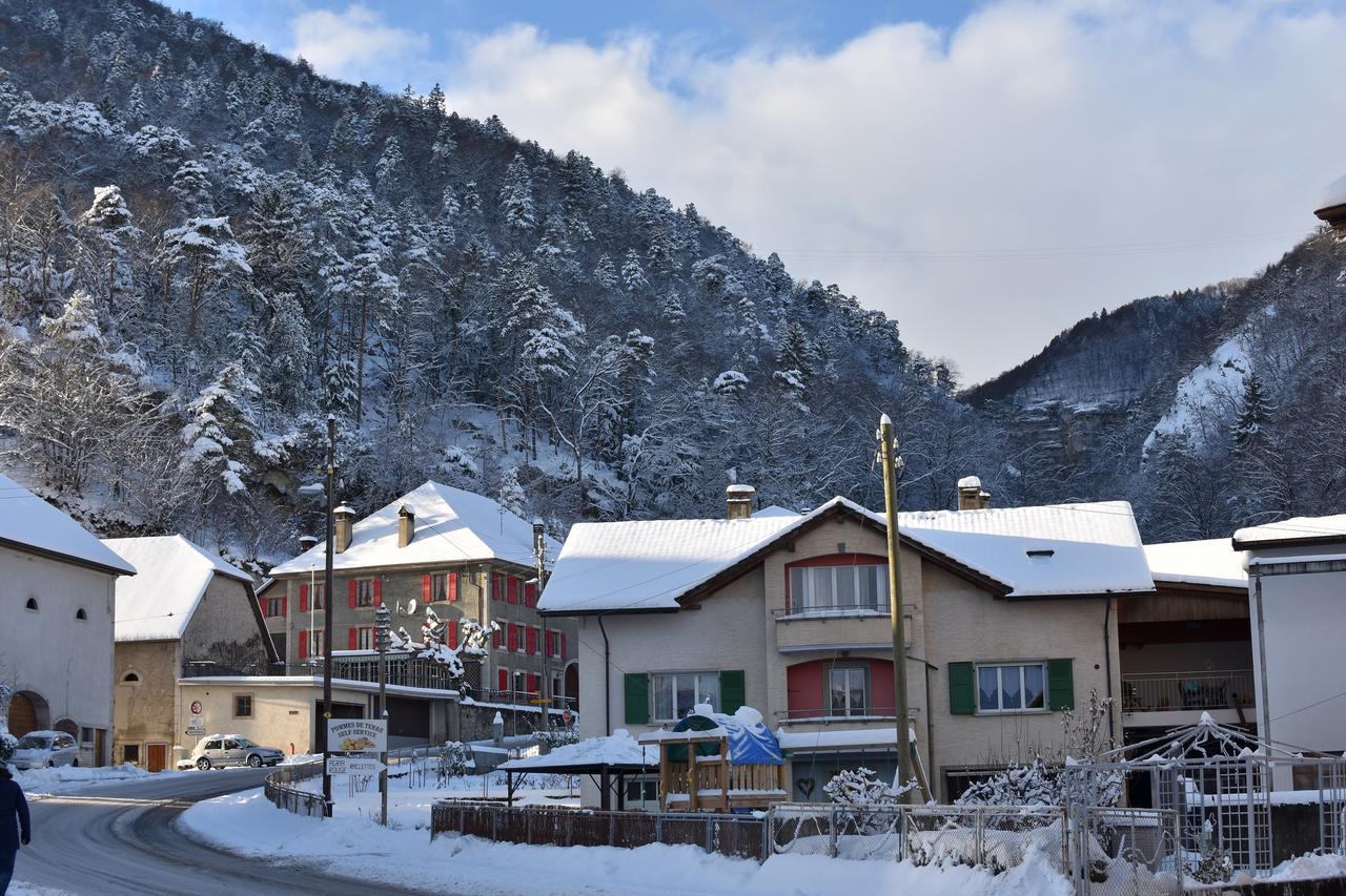 Hotel De L'Ours Vuiteboeuf Екстериор снимка